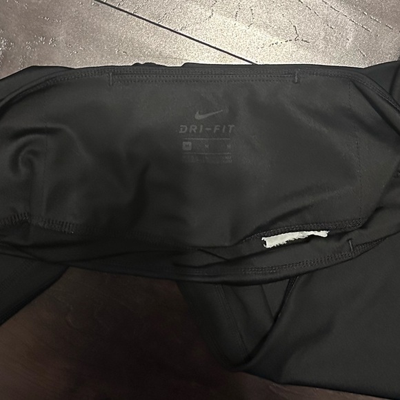 Black High-Waisted Leggings - Picture 3 of 4